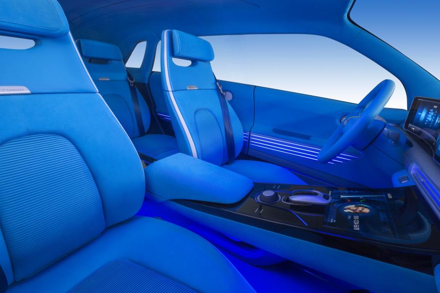 Интерьер Hyundai FE Fuel Cell Concept 2017 года  (фото 3 из 14)